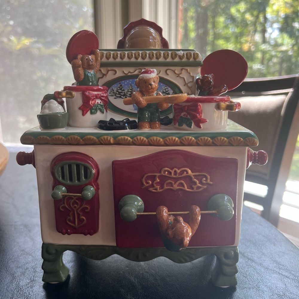 AVON GIFT COLLECTION CADEAUX  "TEDDY AND FRIENDS STOVE DIFFUSER"  MUSIC BOX